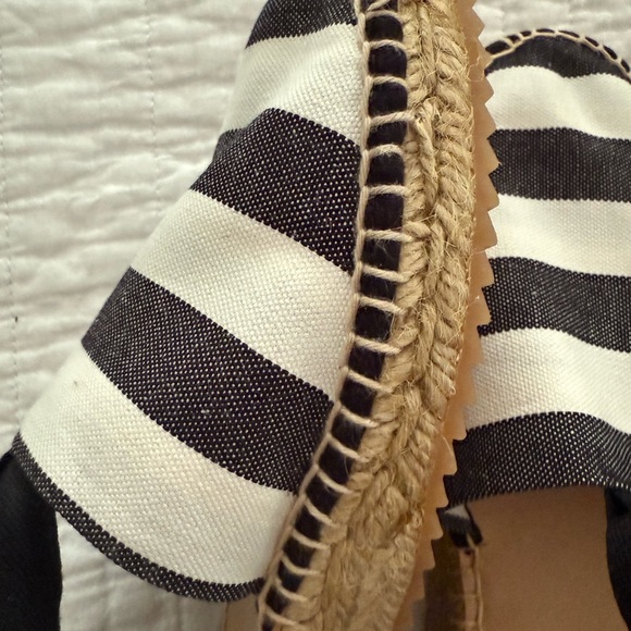 NAGUISA SZ 40 Black and White Striped Espadrille Flats with ankle ties - Picture 3 of 7